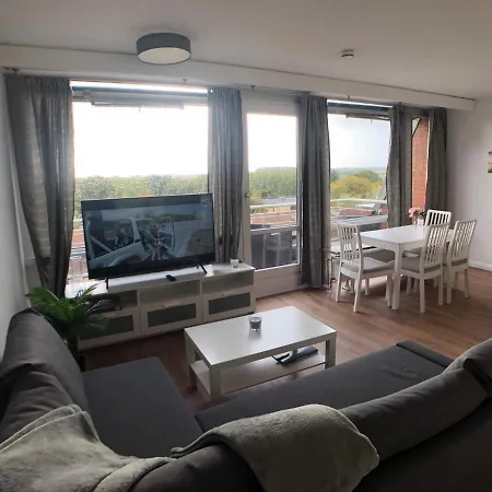 Nur 50m Zum Yachthafen Und 100m Zum Kiel