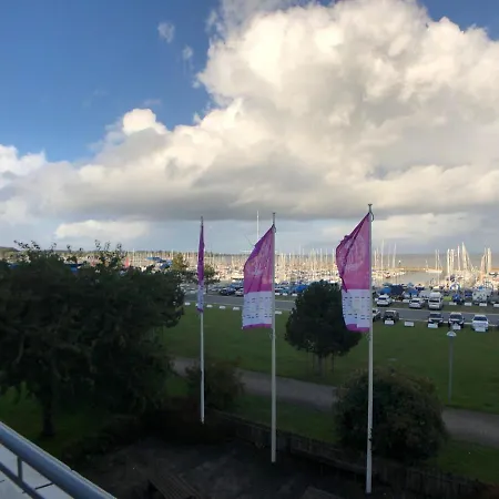 Nur 50m Zum Yachthafen Und 100m Zum